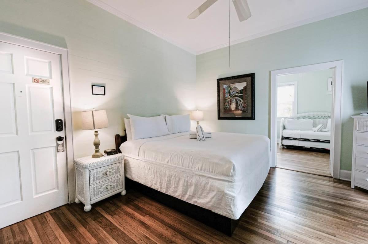 King Suite Balcony - At James House Key West Exterior photo